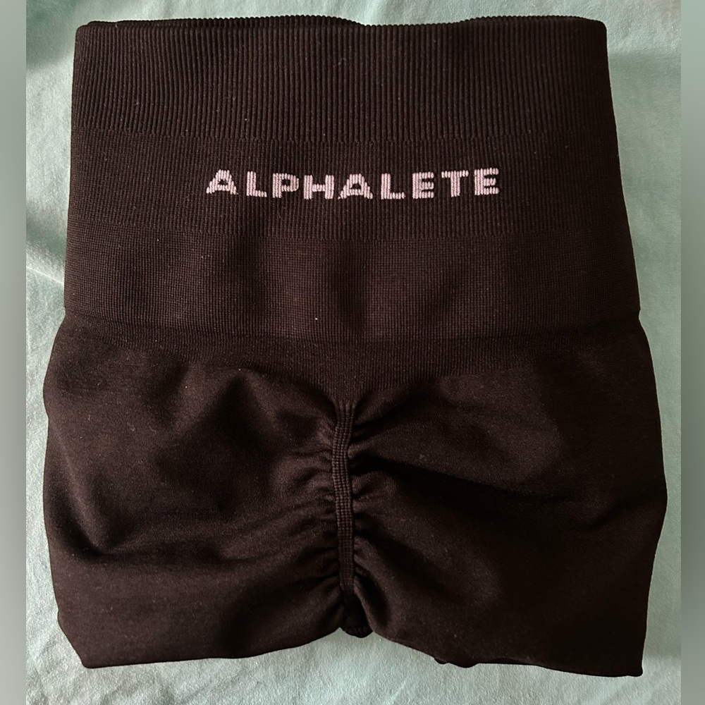 Medium black Alphalete Amplify leggings. Never worn…only tried on once.